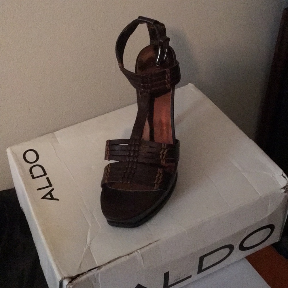 Guess sandals